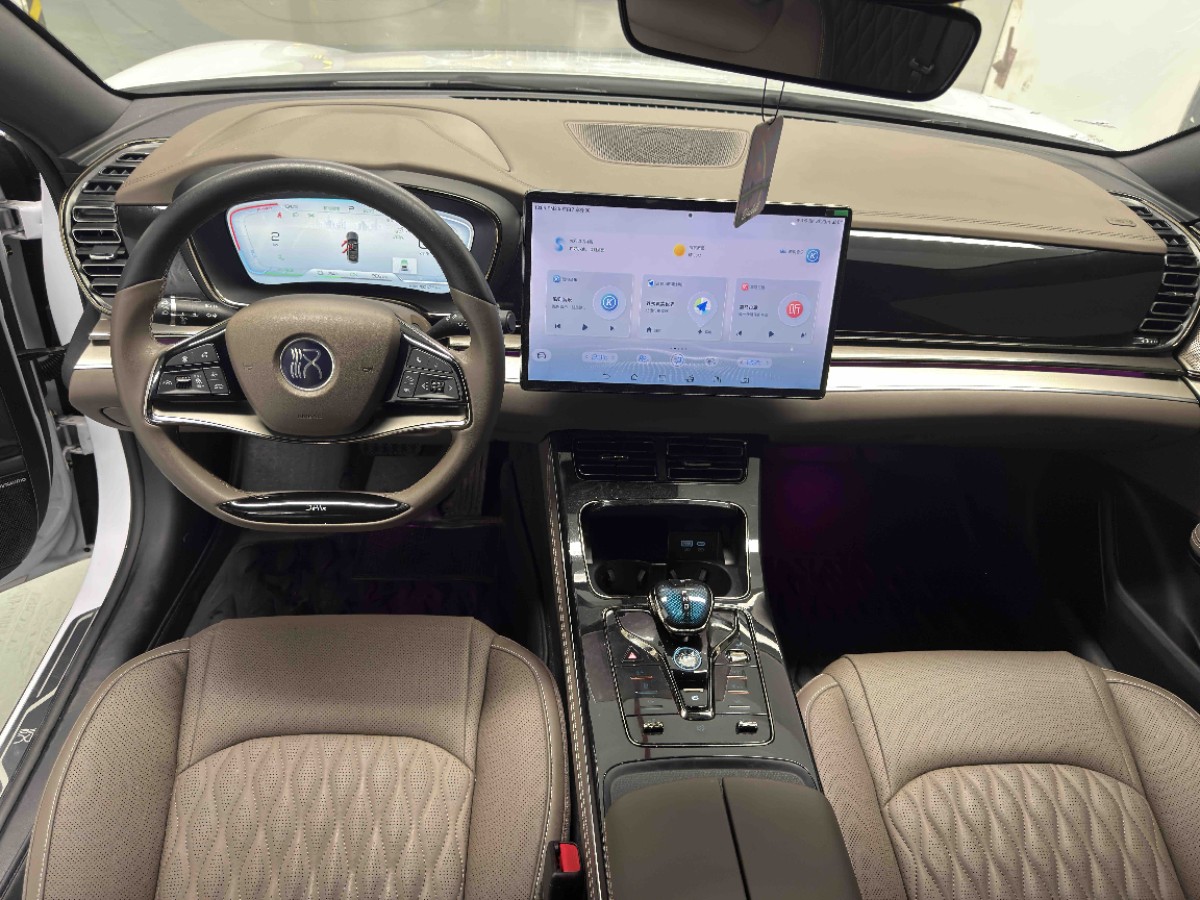 BYD Han 2023 car image #9