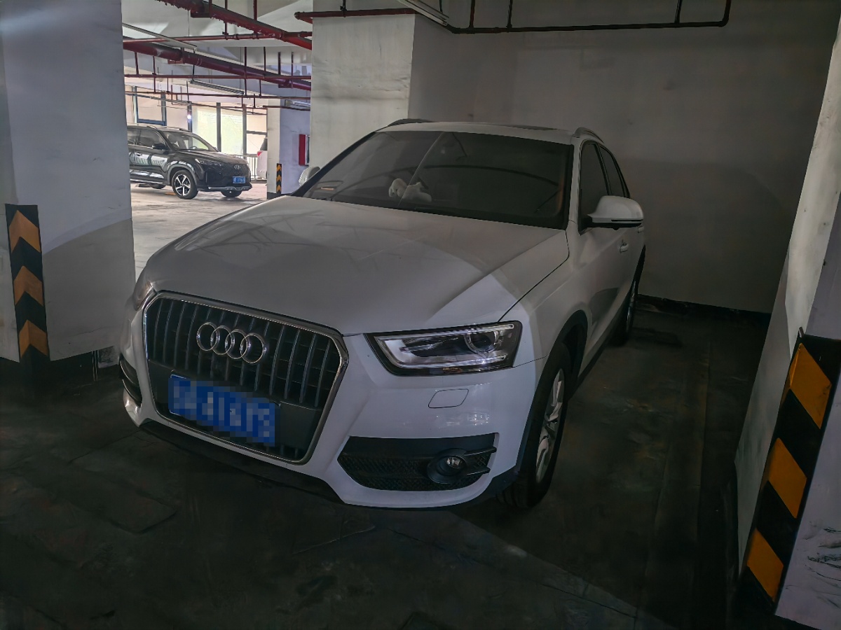 Audi Q3 2015 Audi Q3 2015 immagine di auto