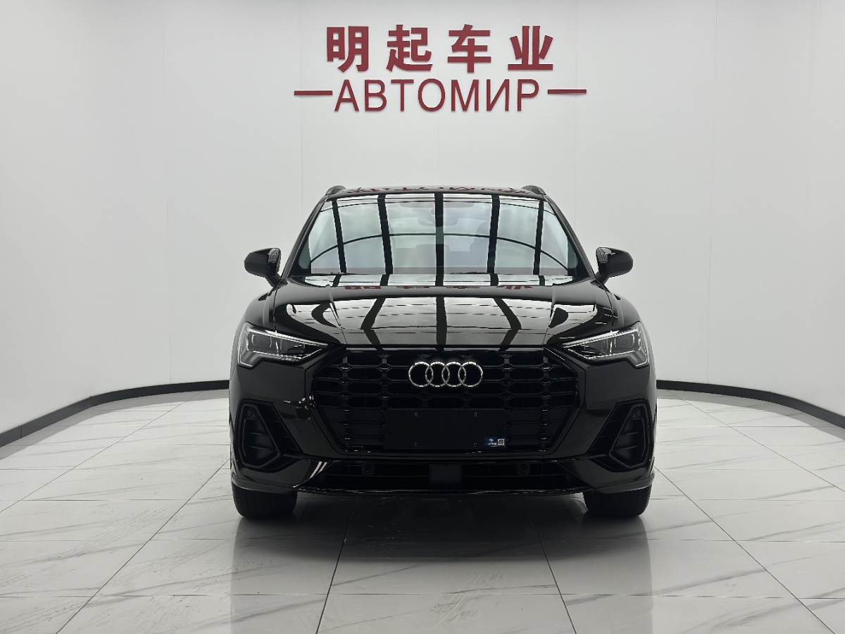 Audi Q3 2022 car image #2