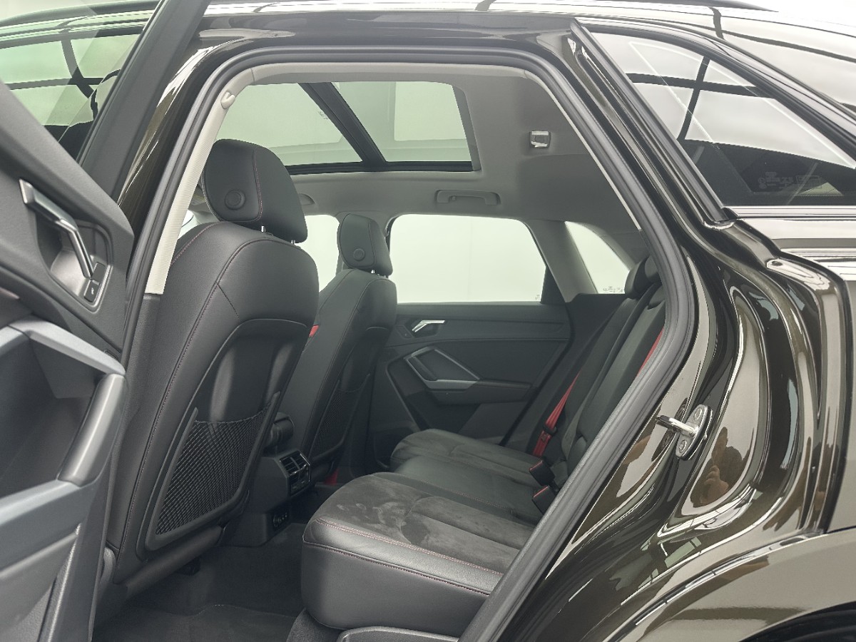 Audi Q3 2022 car image #6