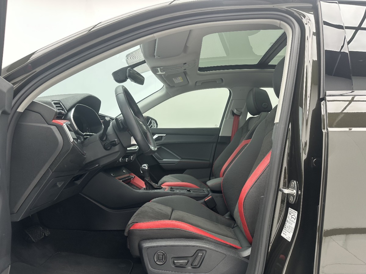 Audi Q3 2022 car image #5