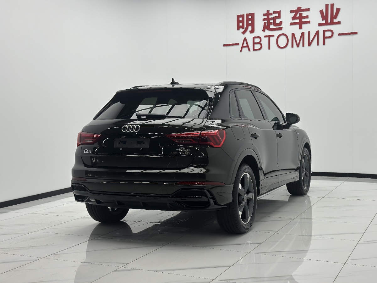 Audi Q3 2022 car image #9