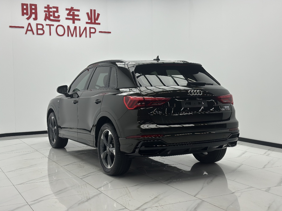 Audi Q3 2022 car image #8