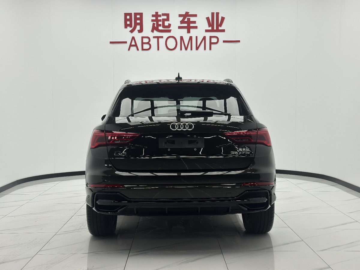 Audi Q3 2022 car image #10