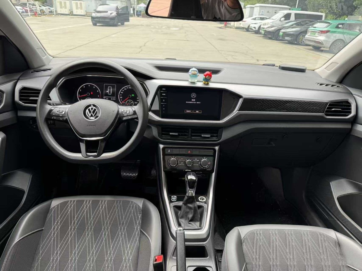 Volkswagen T-Cross 2021 car image #2