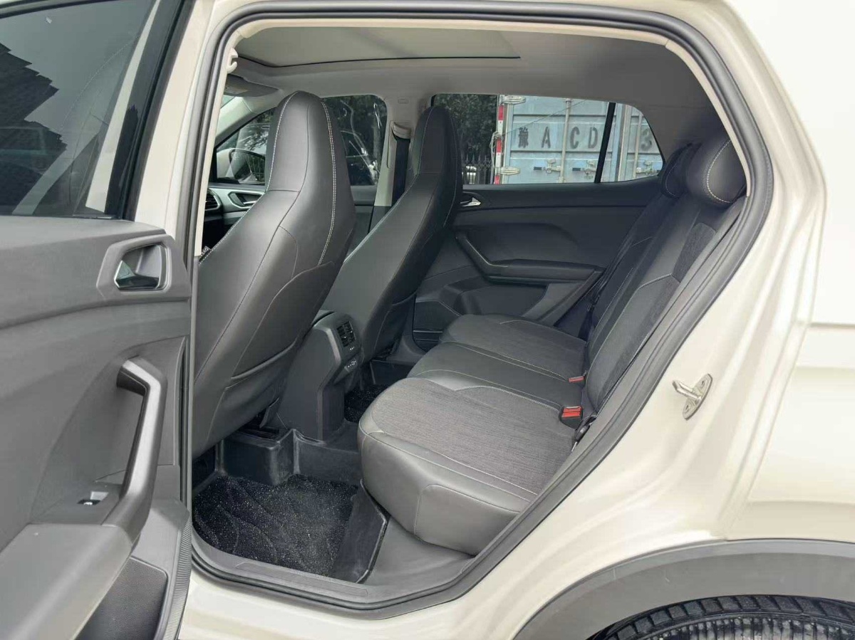 Volkswagen T-Cross 2021 car image #4