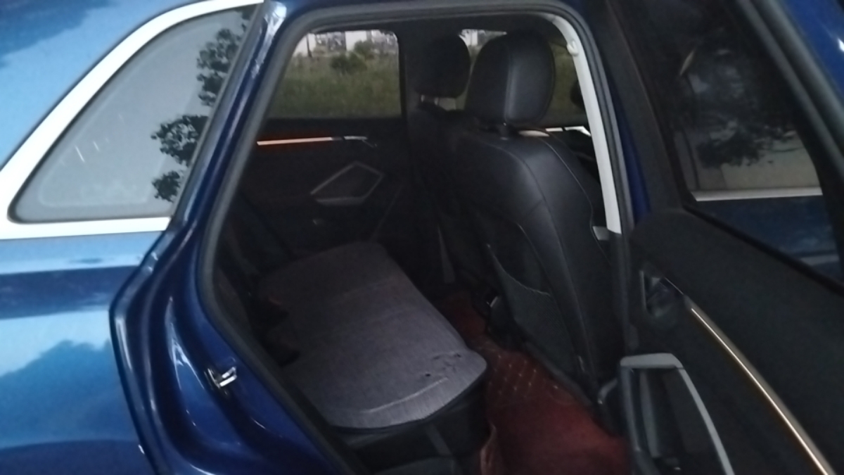 Audi Q3 2019 car image #4