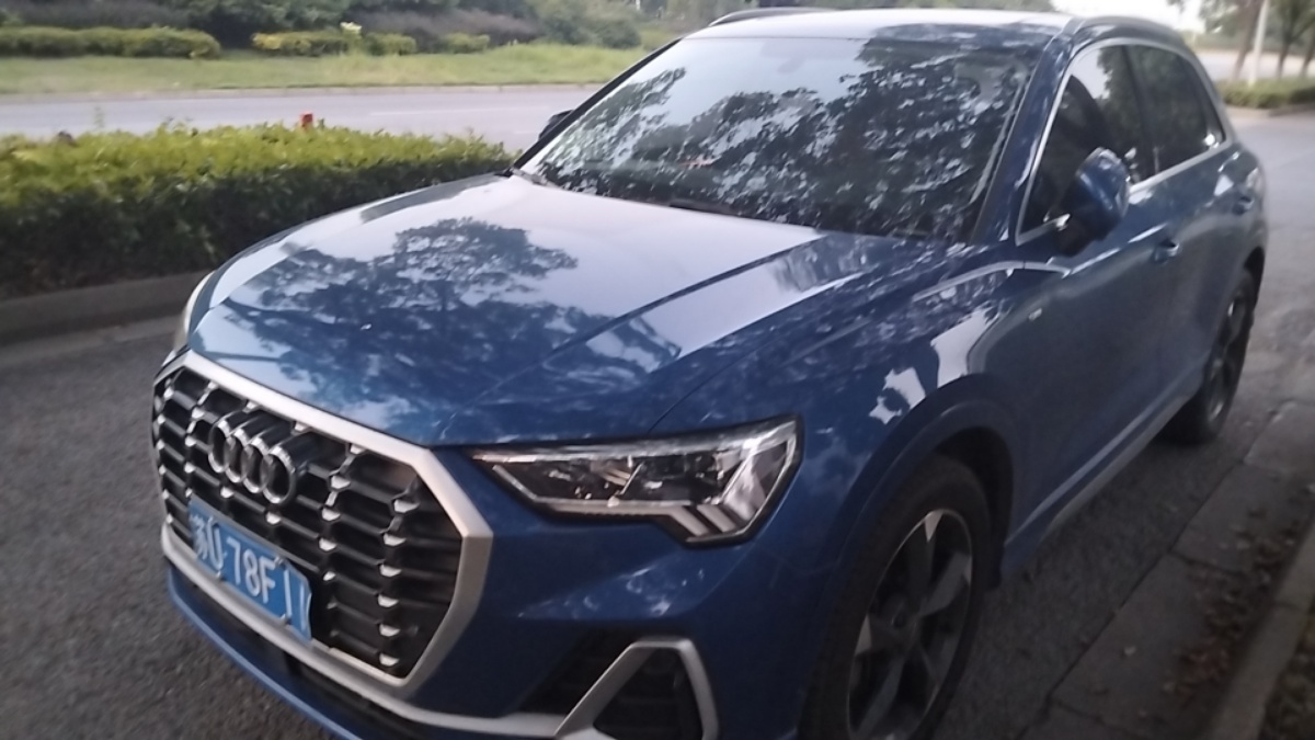 Audi Q3 2019 car image 