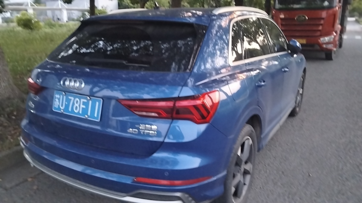 Audi Q3 2019 car image #3
