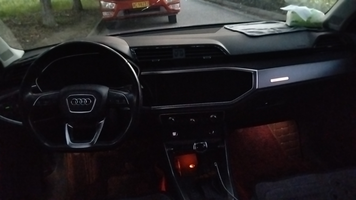 Audi Q3 2019 car image #6