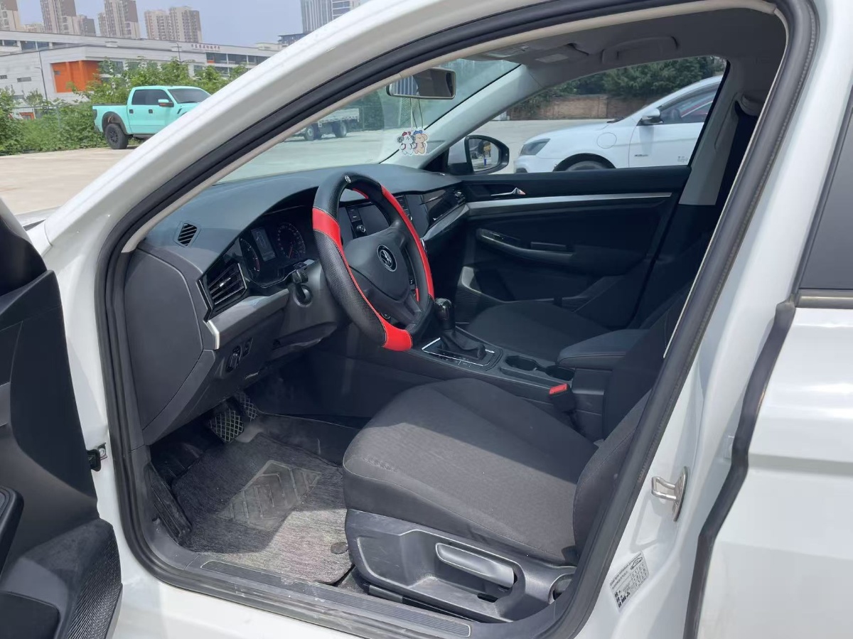 Volkswagen Bora 2019 car image #2