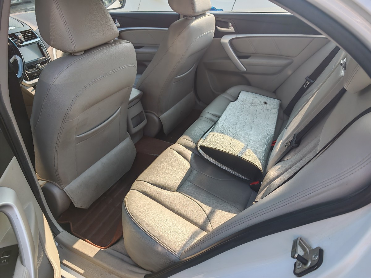 GEELY Emgrand 2016 car image #6