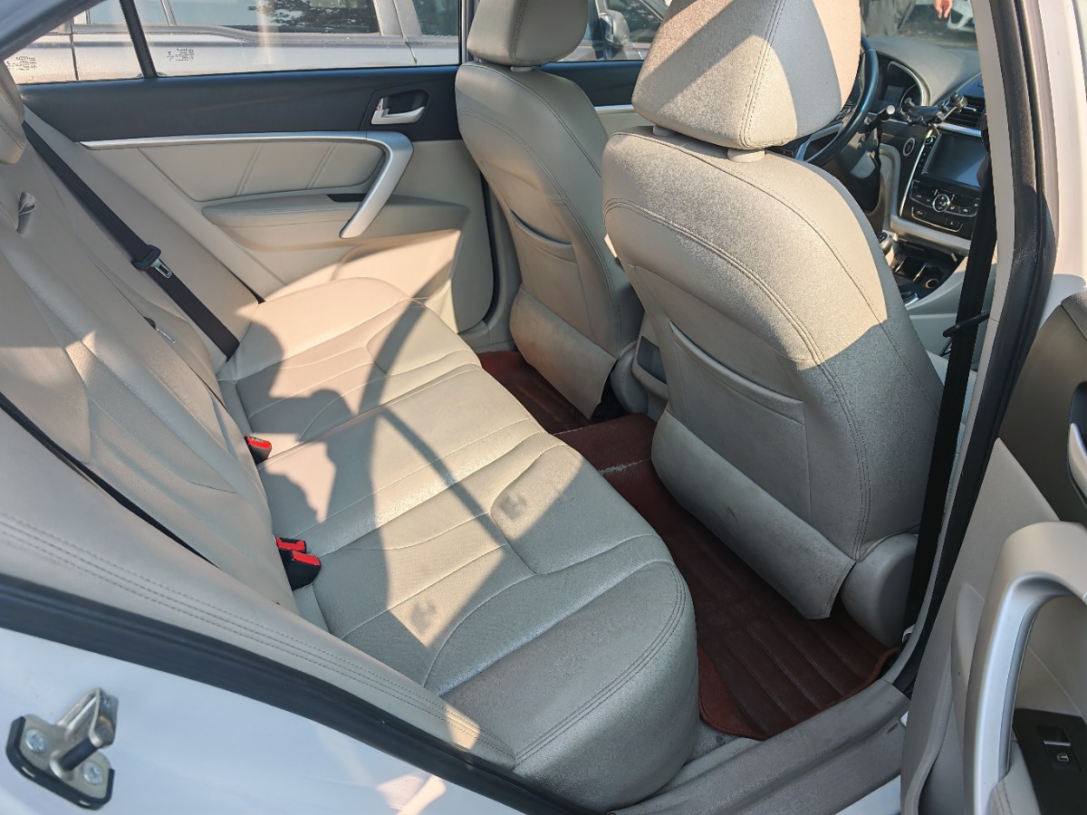 GEELY Emgrand 2016 car image #8
