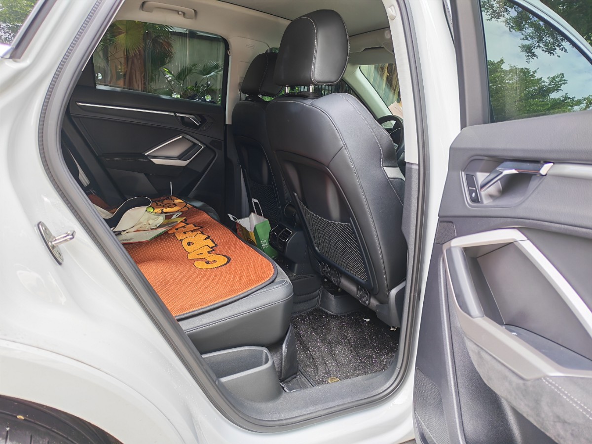 Audi Q3 2020 car image #11