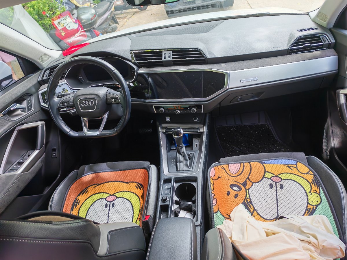 Audi Q3 2020 car image #7