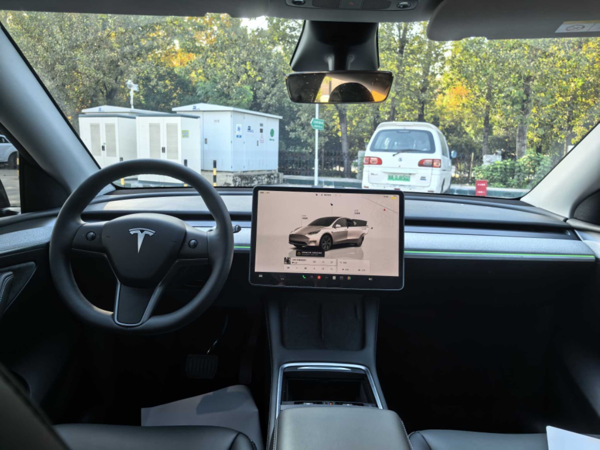 Tesla Model Y 2024 #5 Tesla Model Y 2024 car image #5