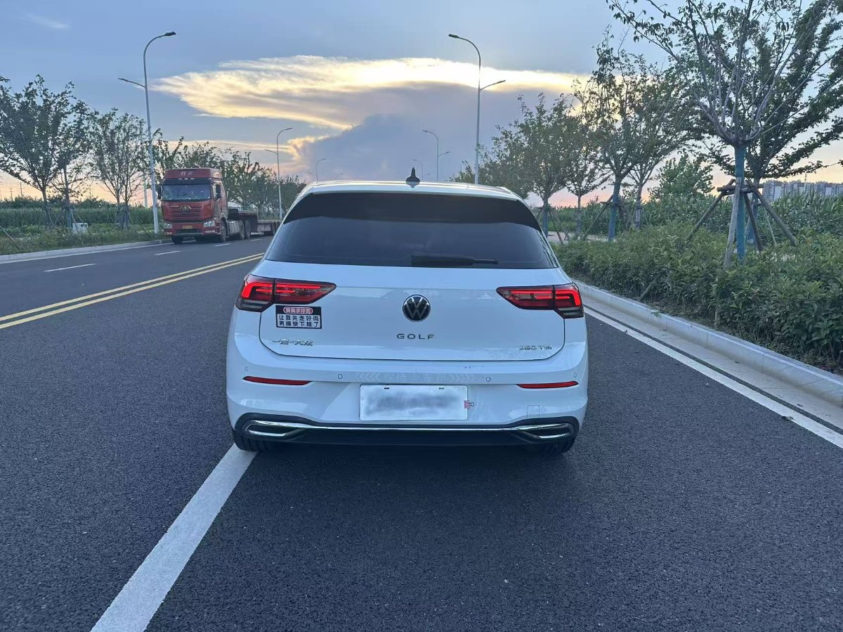 Volkswagen Golf 2023 car image #7