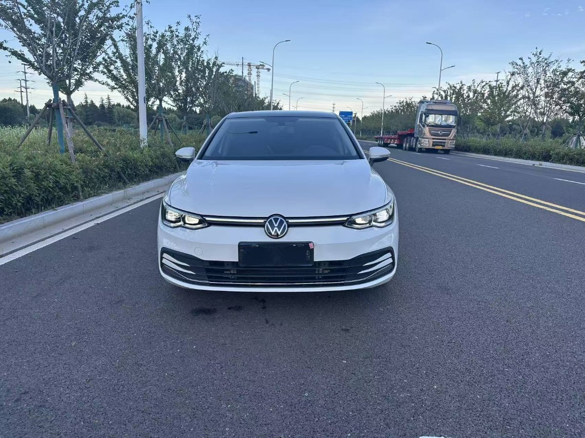 Volkswagen Golf 2023 car image #2