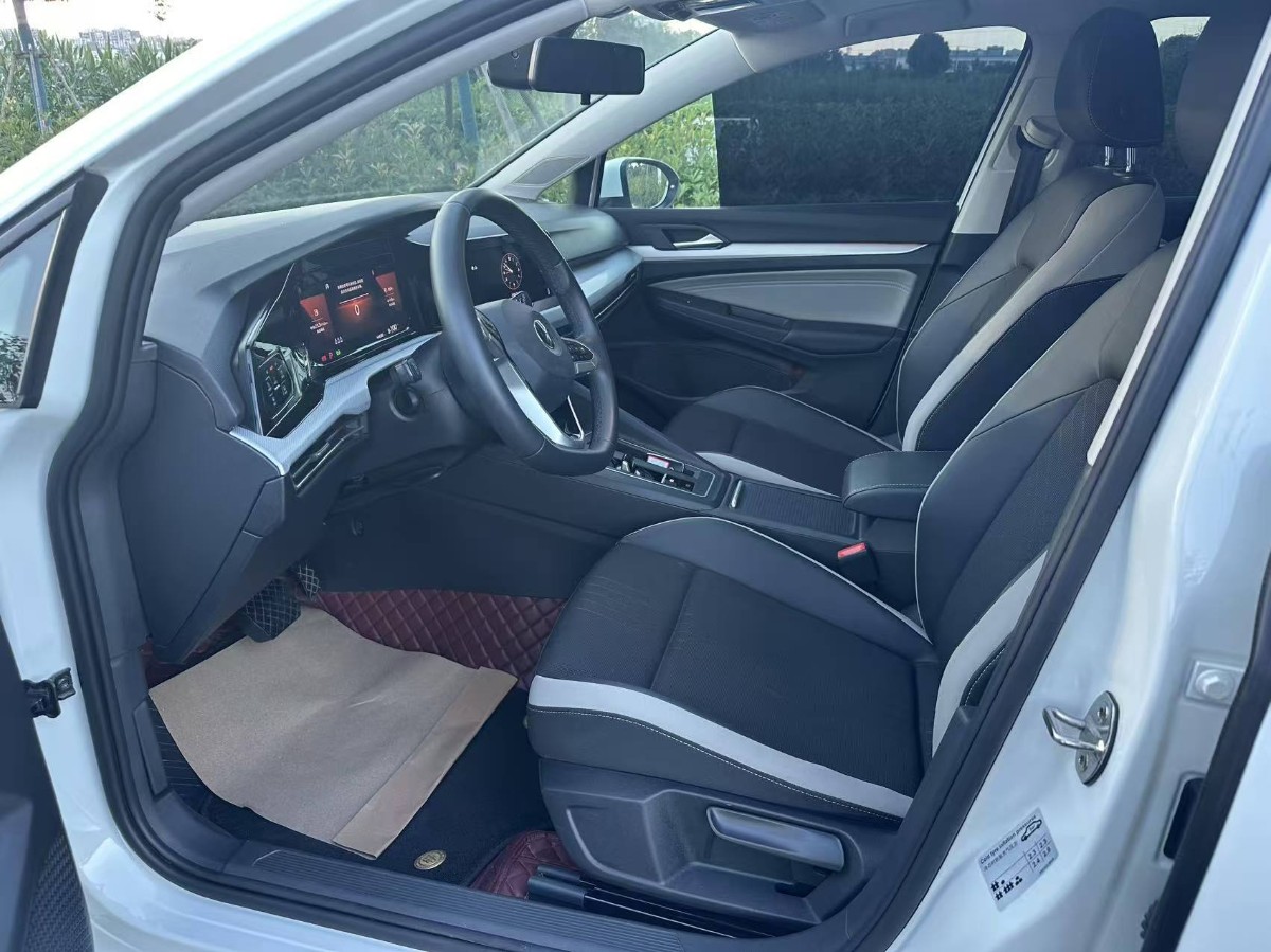 Volkswagen Golf 2023 car image #4