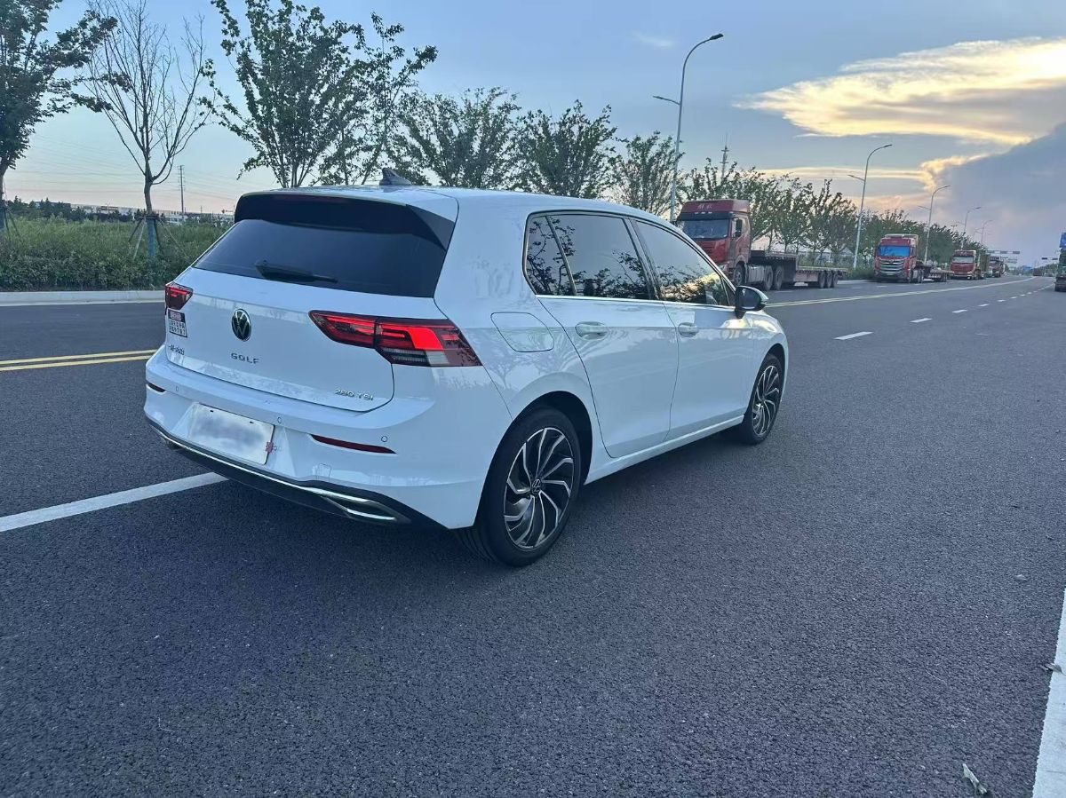Volkswagen Golf 2023 car image #6
