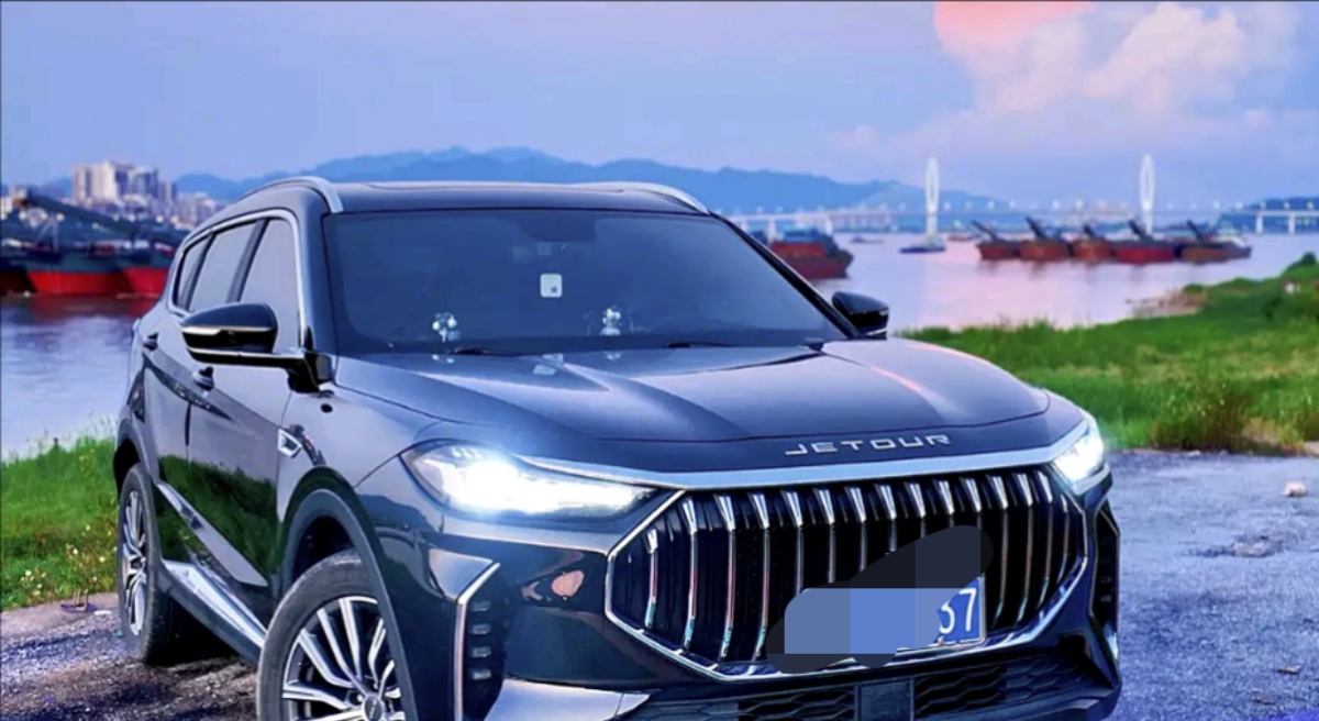Jetour X70 PLUS 2023 car image #3