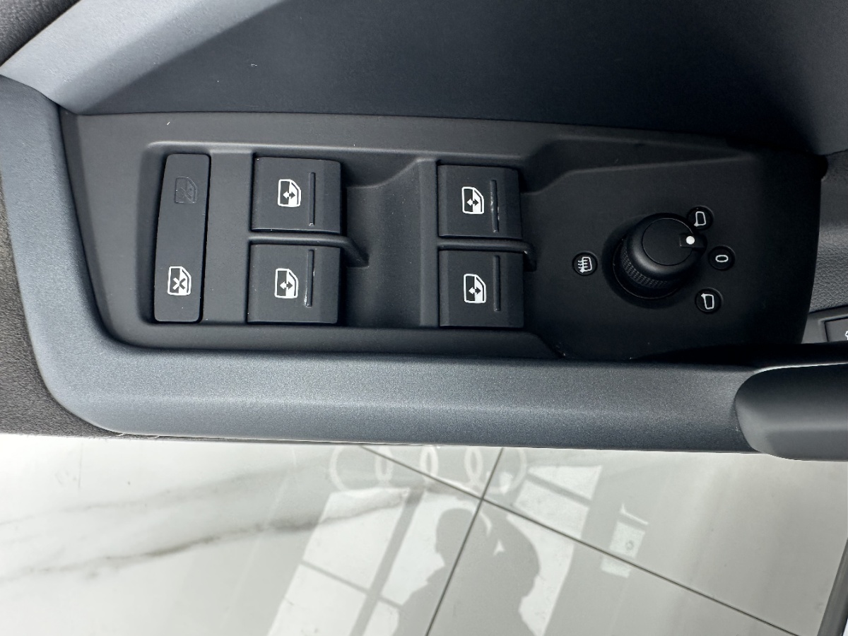 2023 #12 2023 immagine di auto #12