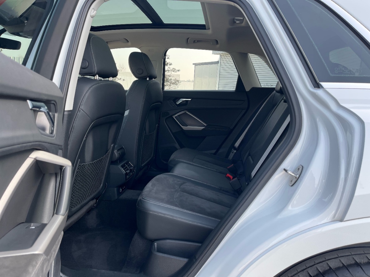 Audi Q3 2021 car image #4