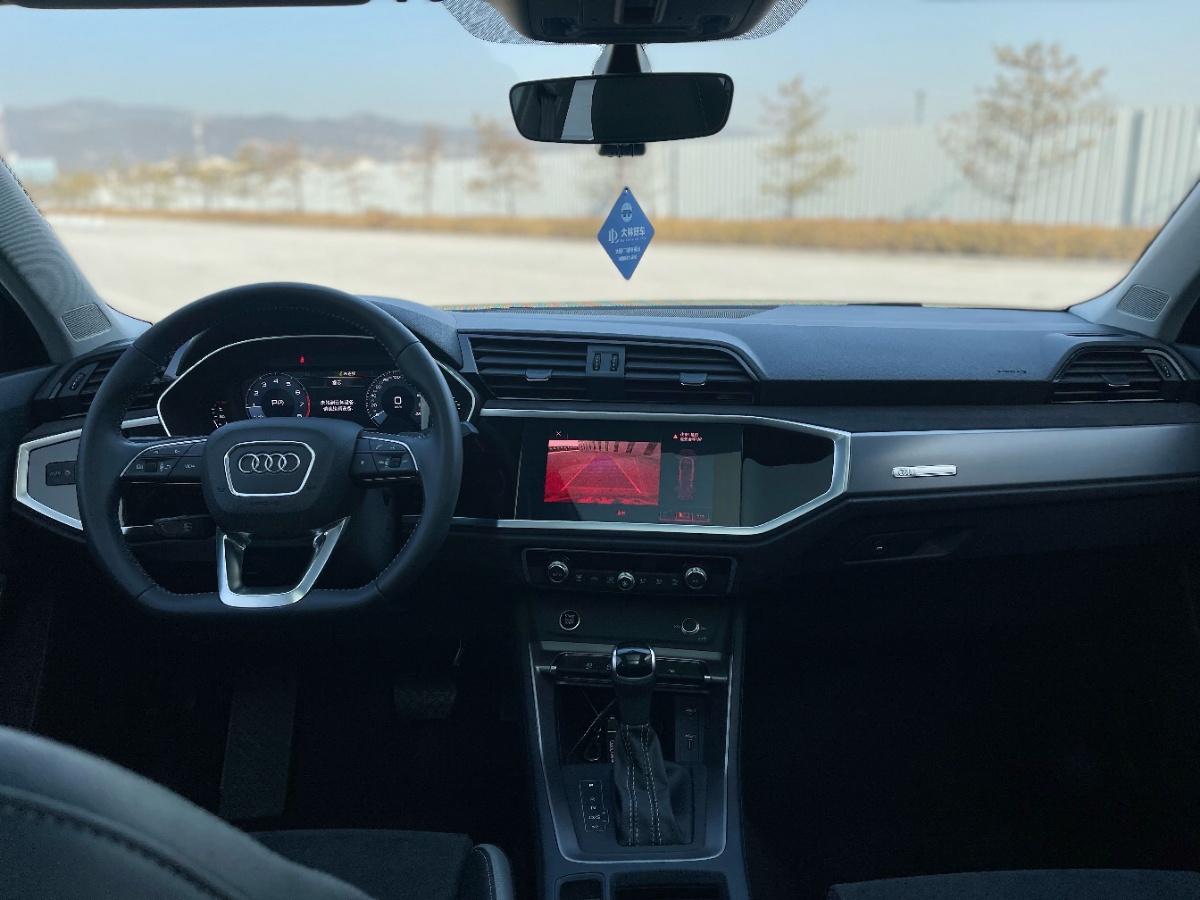 Audi Q3 2021 car image #6