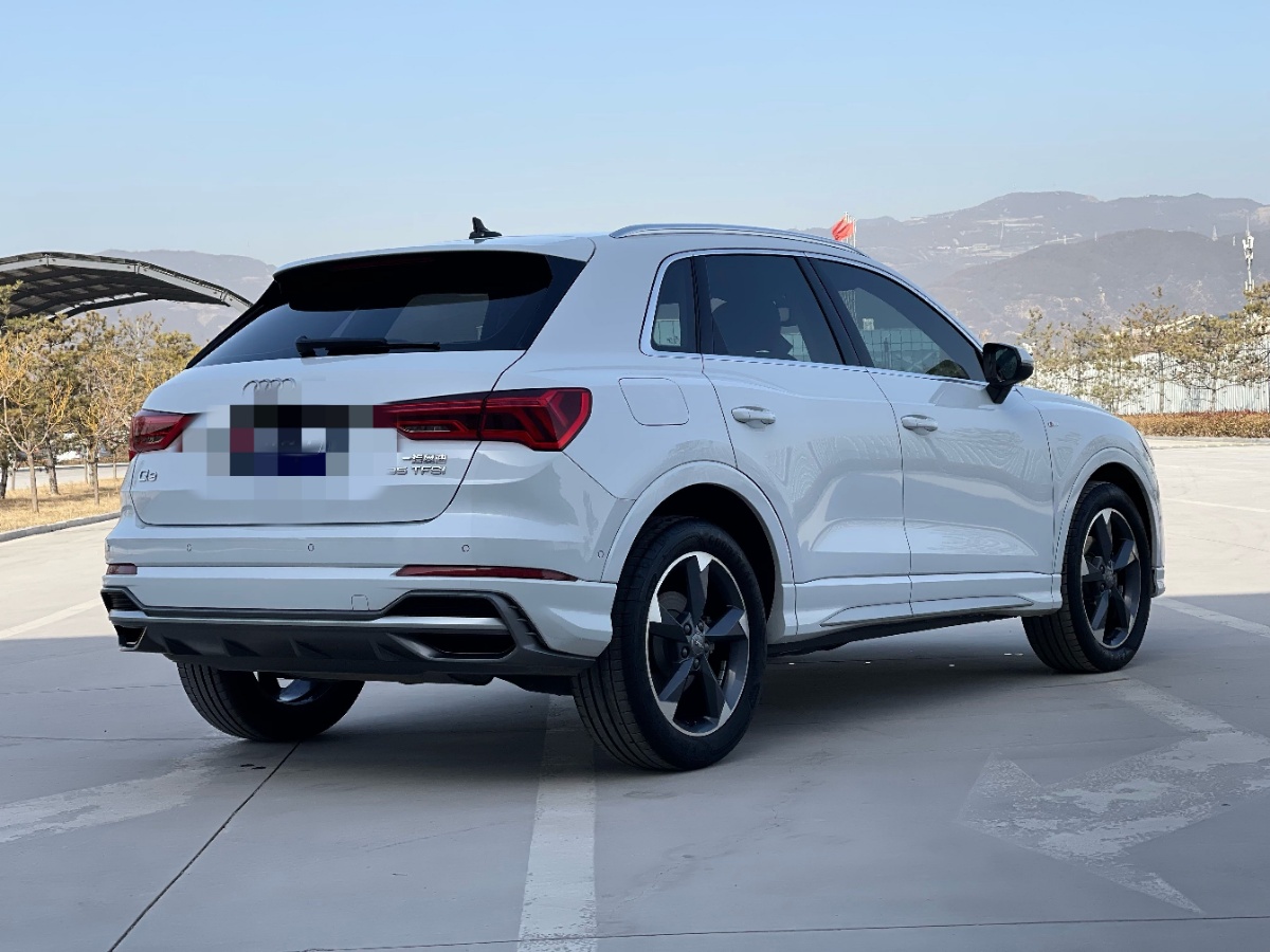 Audi Q3 2021 car image #2