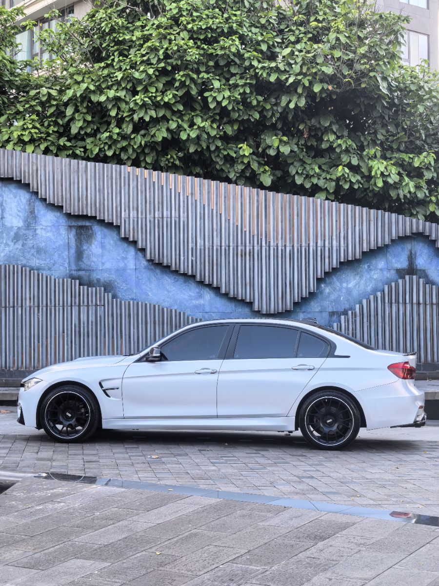 BMW 3 Series 2018 #3 BMW 3 Series 2018 car image #3