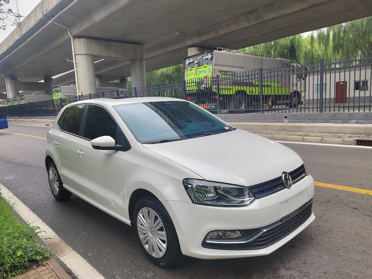 Volkswagen Polo 2017 car image #3