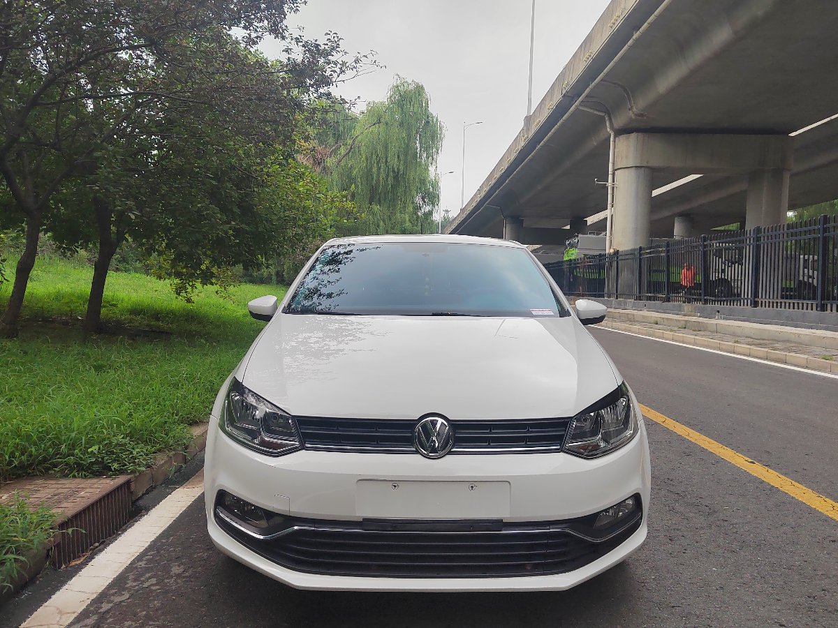Volkswagen Polo 2017 car image #2