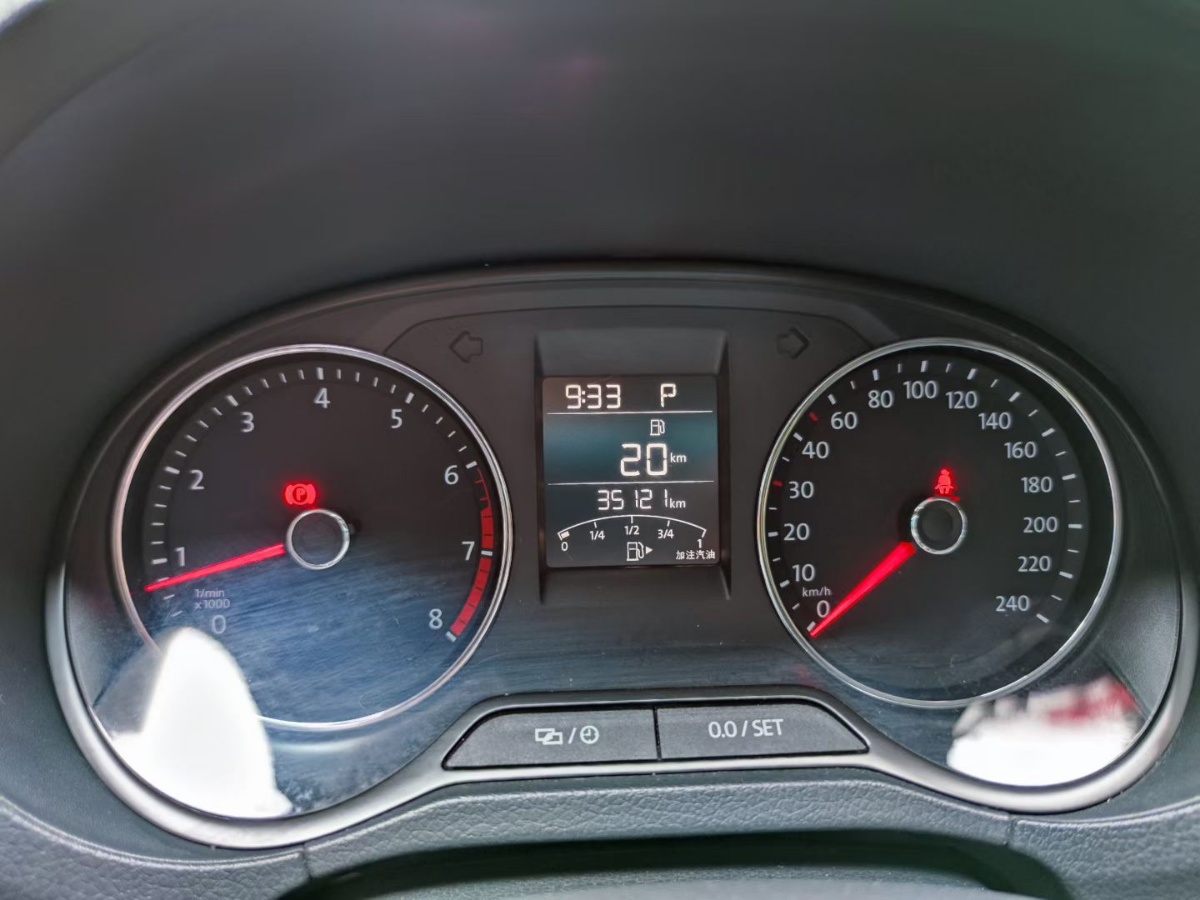 Volkswagen Polo 2017 car image #9
