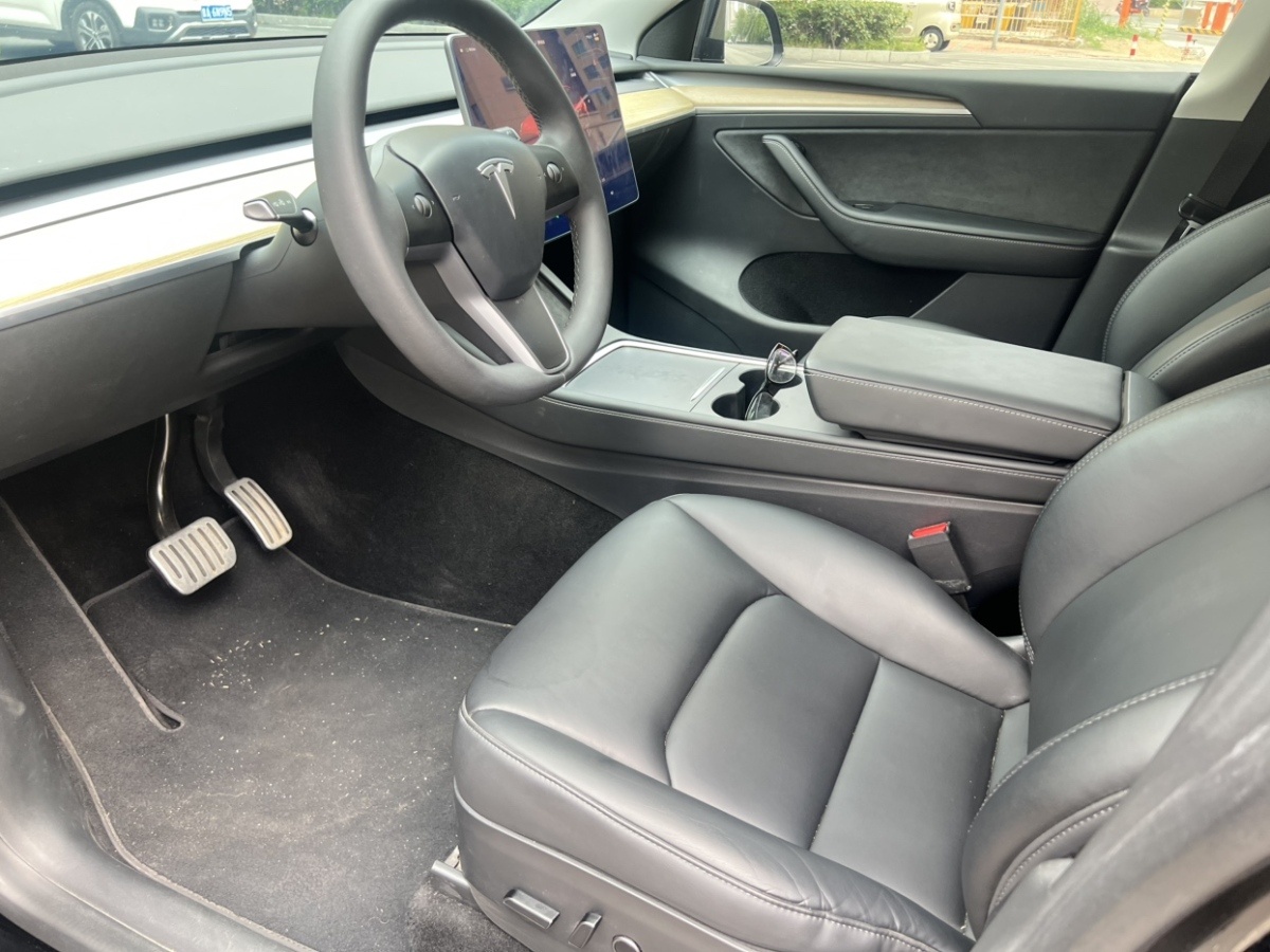 Tesla Model Y 2023 immagine di auto #4
