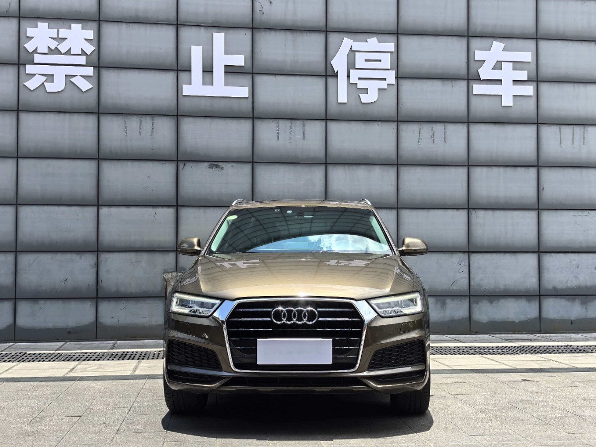 Audi Q3 2018 car image #2