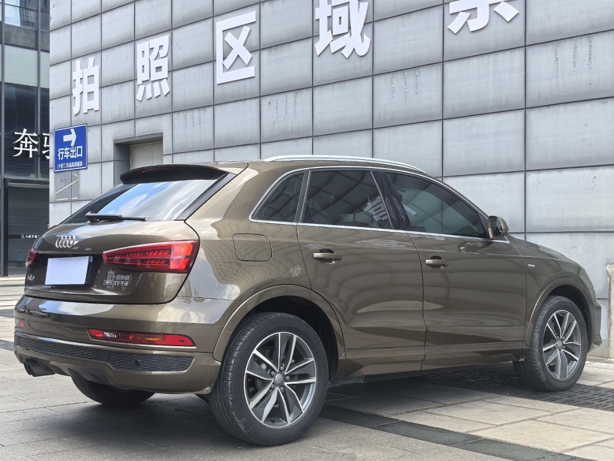 Audi Q3 2018 car image #12
