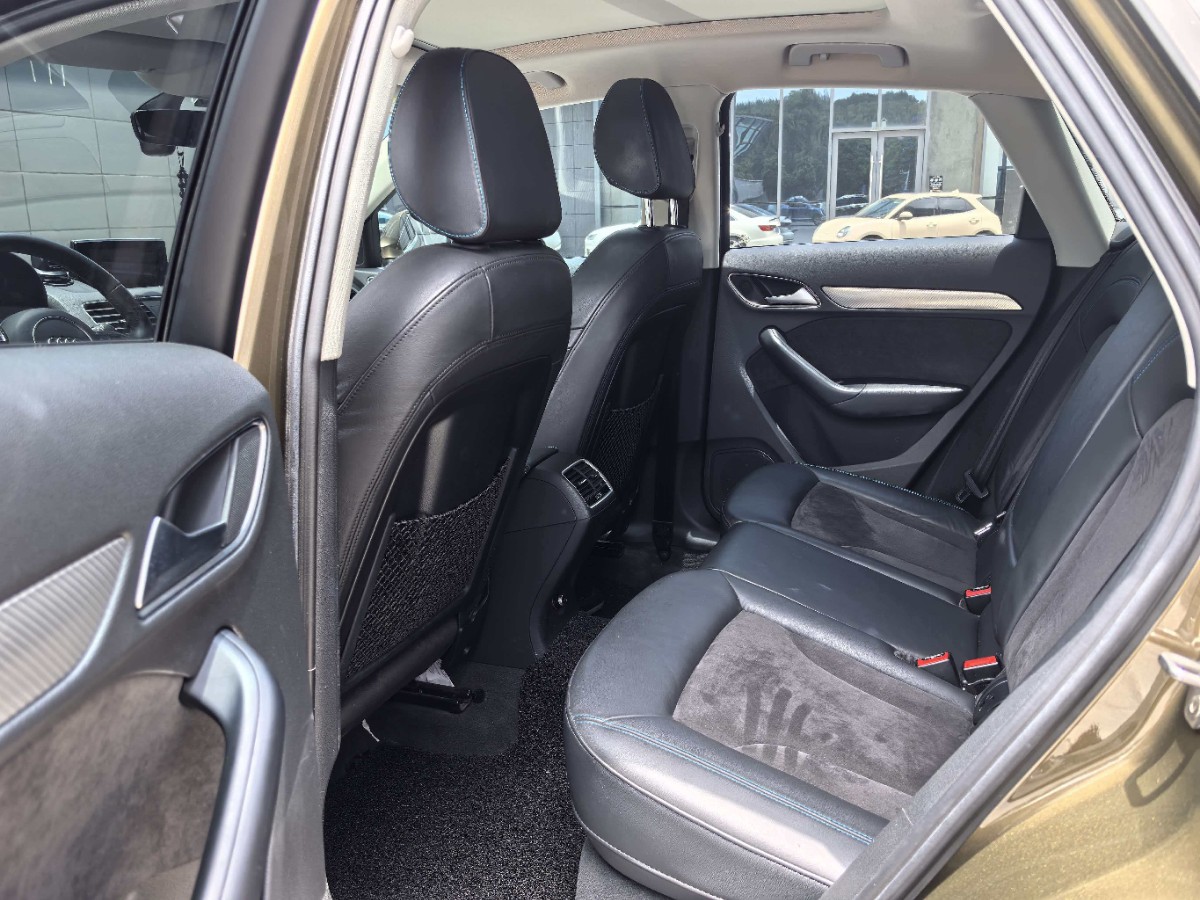 Audi Q3 2018 car image #6