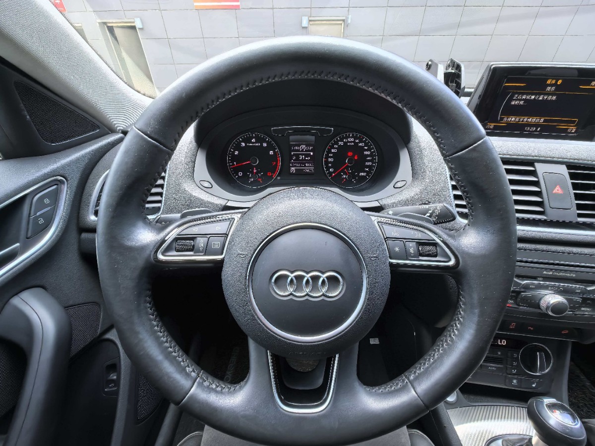 Audi Q3 2018 car image #9