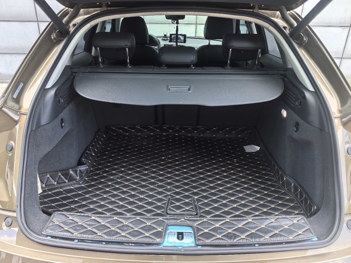 Audi Q3 2018 car image #13