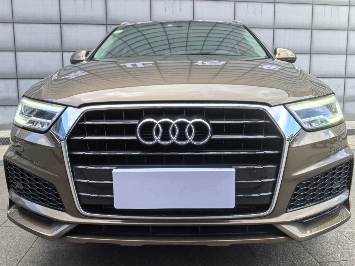 Audi Q3 2018 car image #8