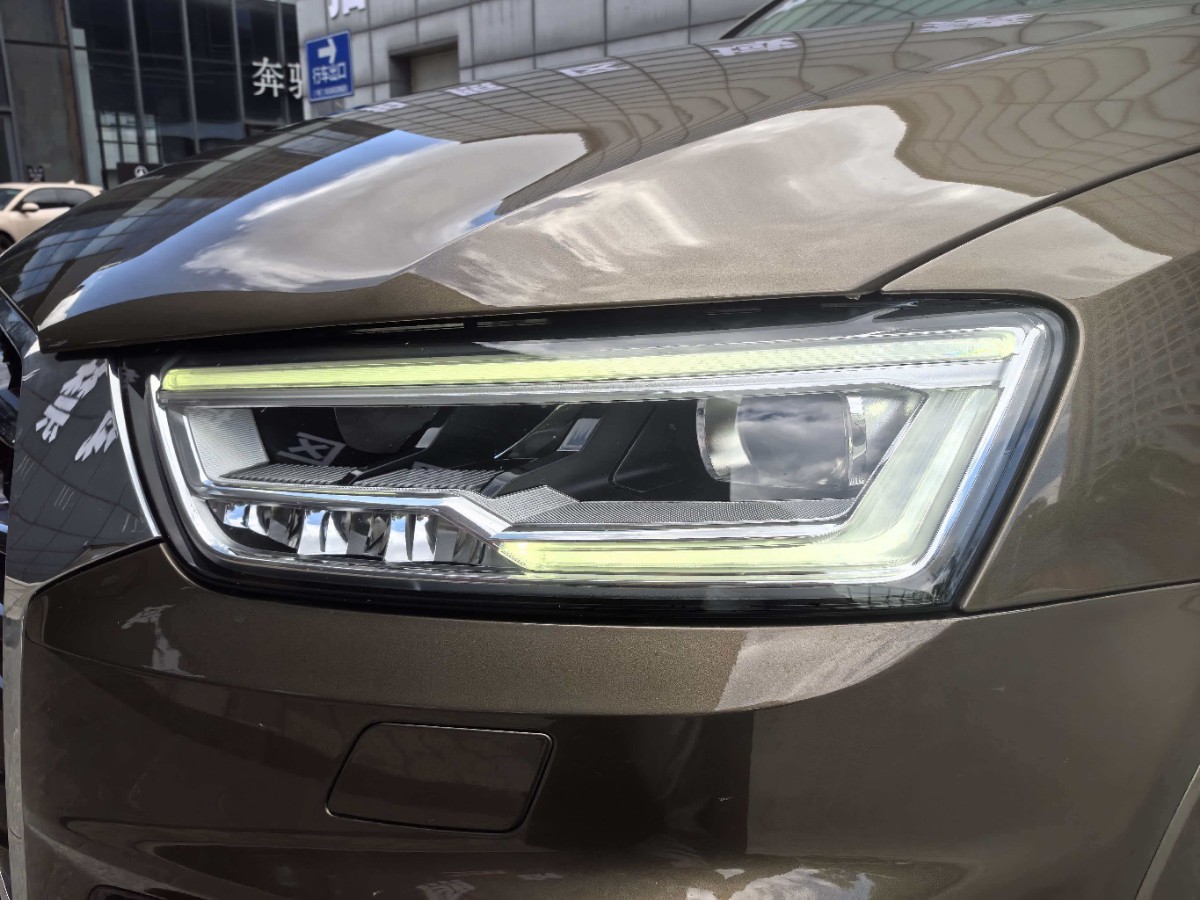 Audi Q3 2018 car image #10