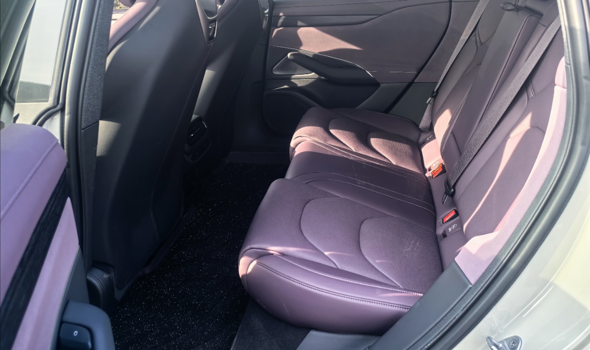 MI SU7 2024 car image #4