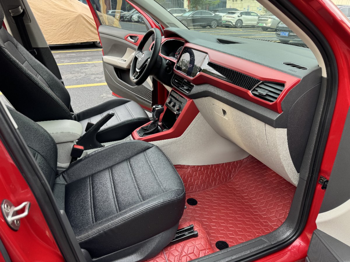 Volkswagen T-Cross 2022 car image #10