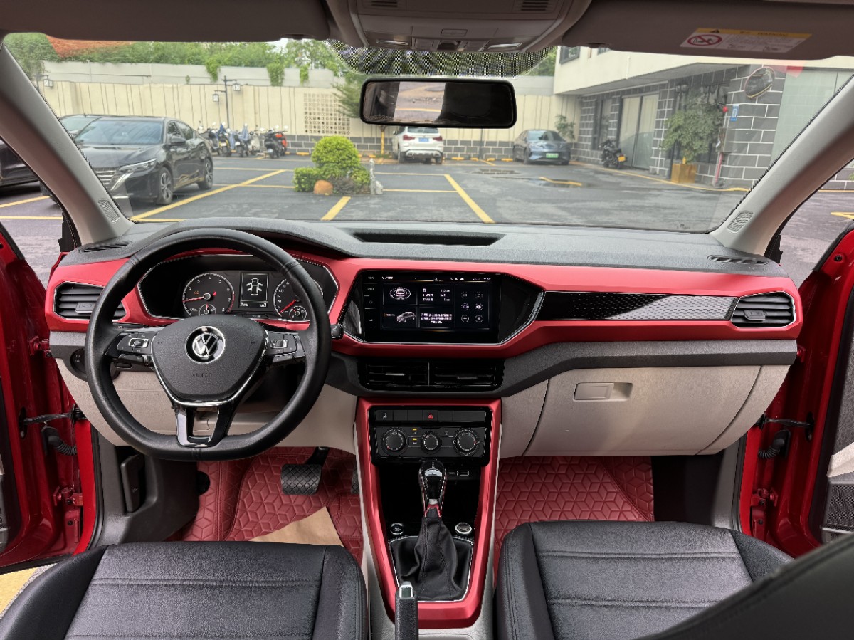 Volkswagen T-Cross 2022 car image #13