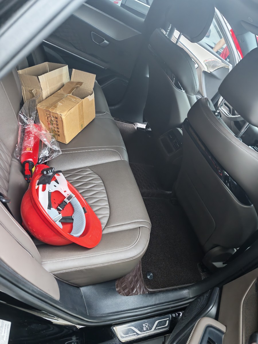 BYD Han 2023 car image #2
