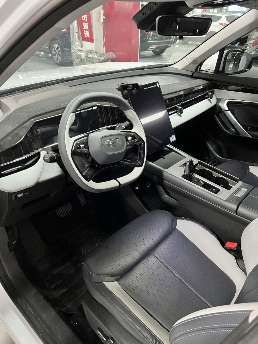 GEELY Boyue L 2025 car image #2