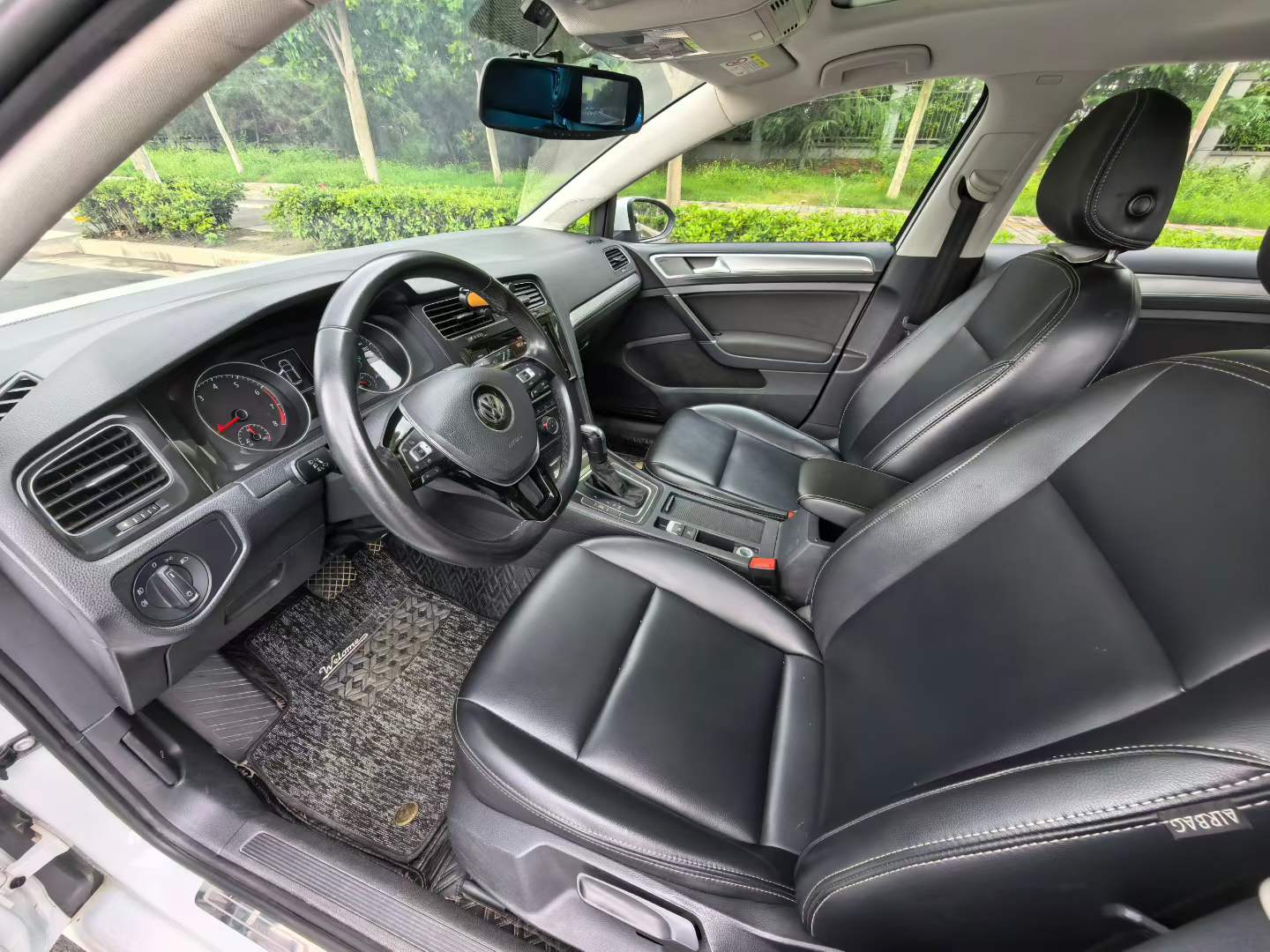 Volkswagen Golf 2019 car image #4