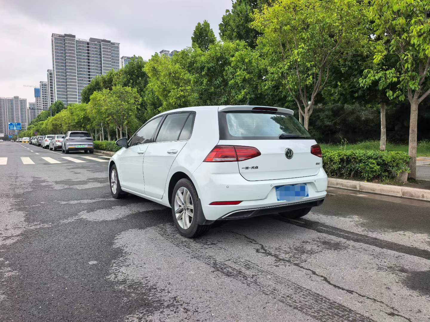 Volkswagen Golf 2019 car image #7