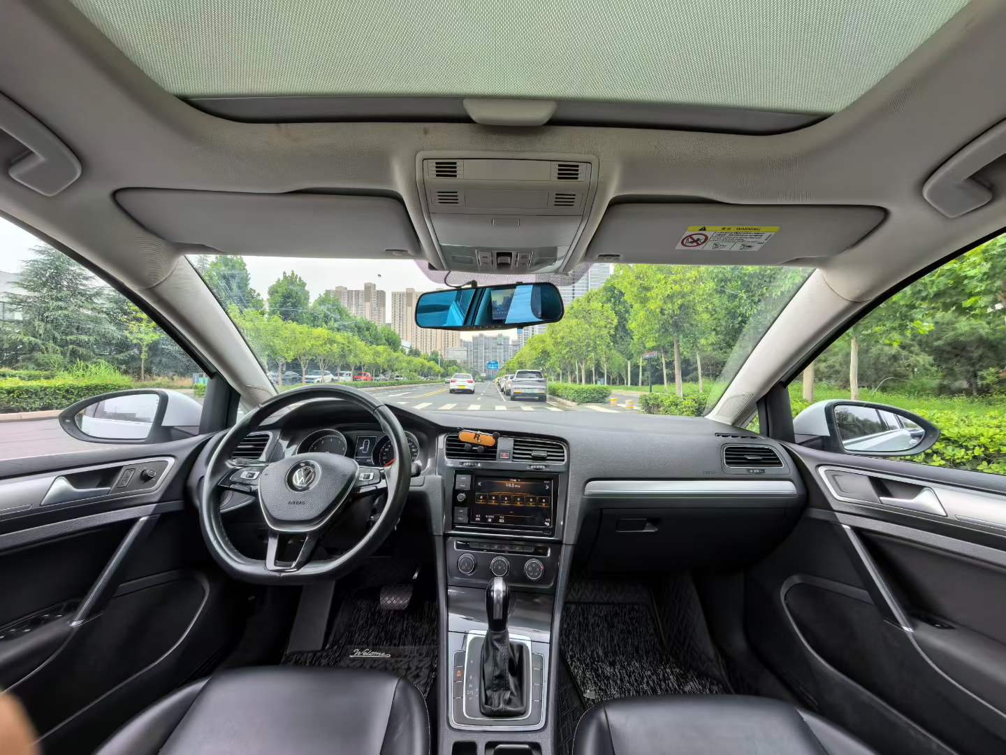 Volkswagen Golf 2019 car image #5