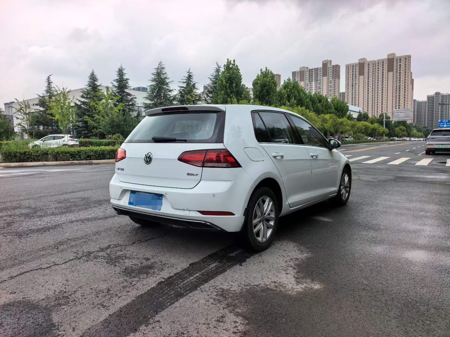 Volkswagen Golf 2019 car image #9
